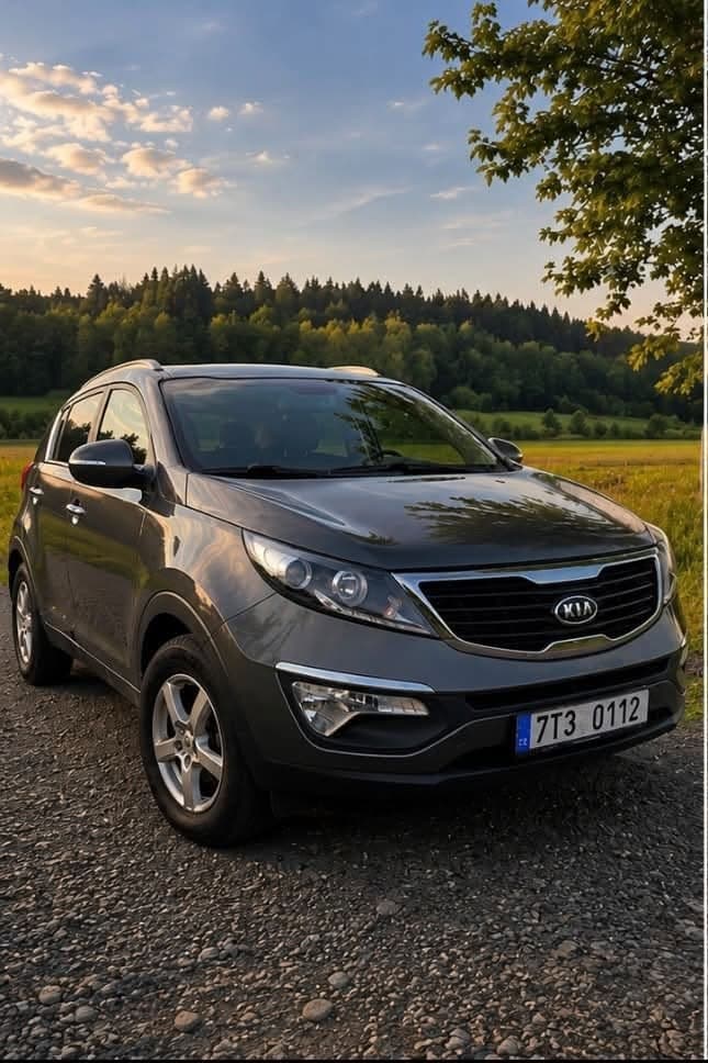 Kia Sportage 4x4 zepředu v přírodě